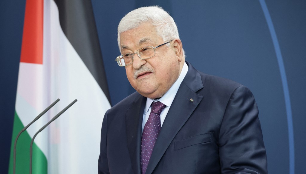 الرئيس عباس يوجه بفتح كافة المستشفيات الفلسطينية واستنفار الطواقم الطبية في لبنان لاستقبال الجرحى