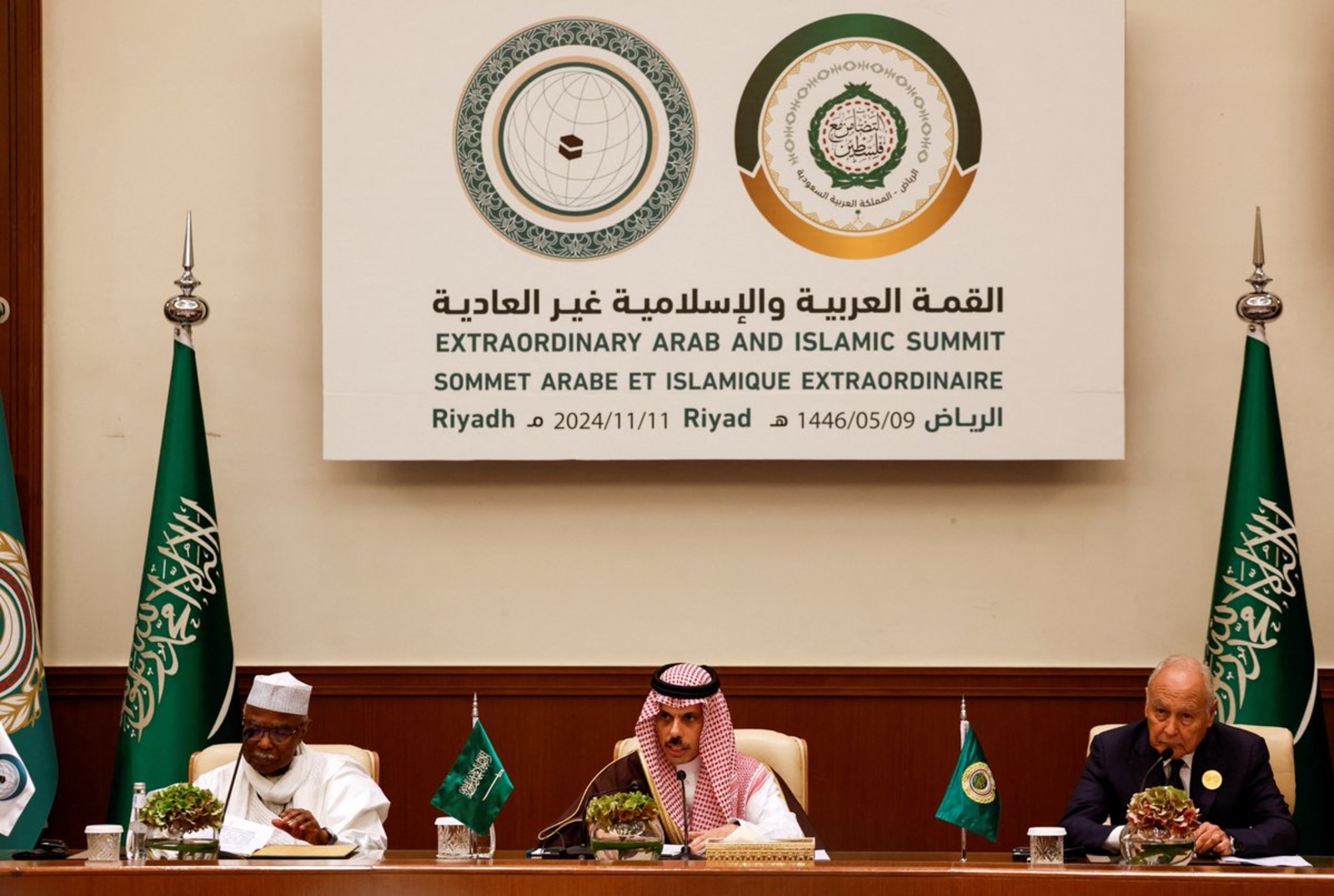 وزير الخارجية السعودية فيصل بن فرحان في ختام القمة العربية والإسلامية: تشكيل لجنة الوزارية ستبحث كيفية دعم لبنان وما يحتاجه للخروج من أزماته