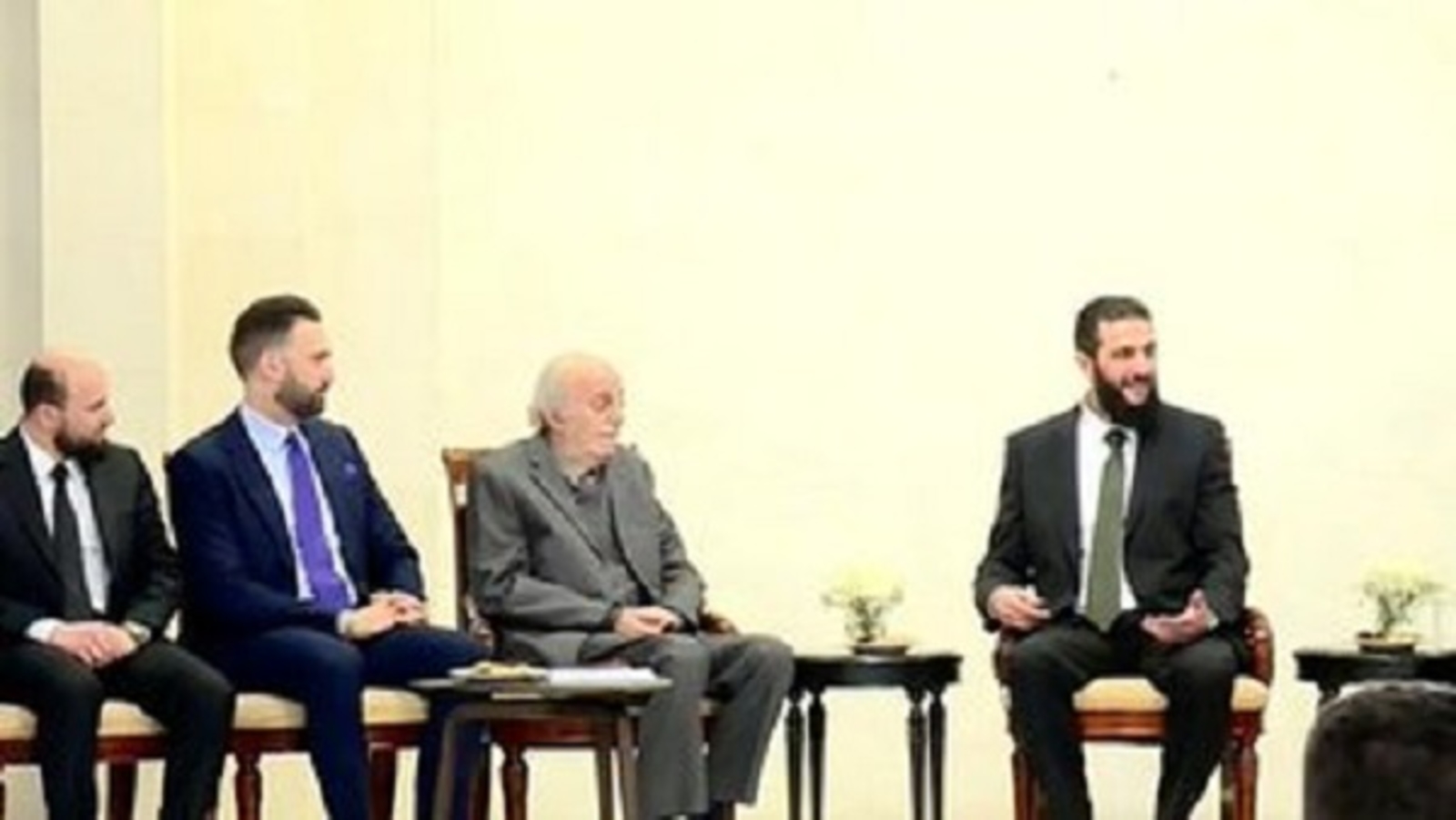 جنبلاط زار دمشق والتقى الشرع : المكون الشيعي جزء من البيئة اللبنانية وهناك صفحة جديدة/جنبلاط : سأتقدم بمذكرة حول العلاقات اللبنانية السورية وعاشت سوريا حرّة ابية”