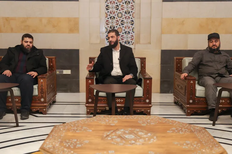 أبو قصرة وزيرا للدفاع والشرع يناقش شكل المؤسسة العسكرية الجديدة بسوريا