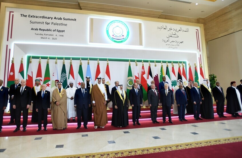 البيان الختامي للقمة العربية اعتمد الخطة المصرية في غزة وطالب إسرائيل بالانسحاب الكامل من لبنان إلى الحدود المعترف بها دوليا وبتسليم الاسرى المعتقلين
