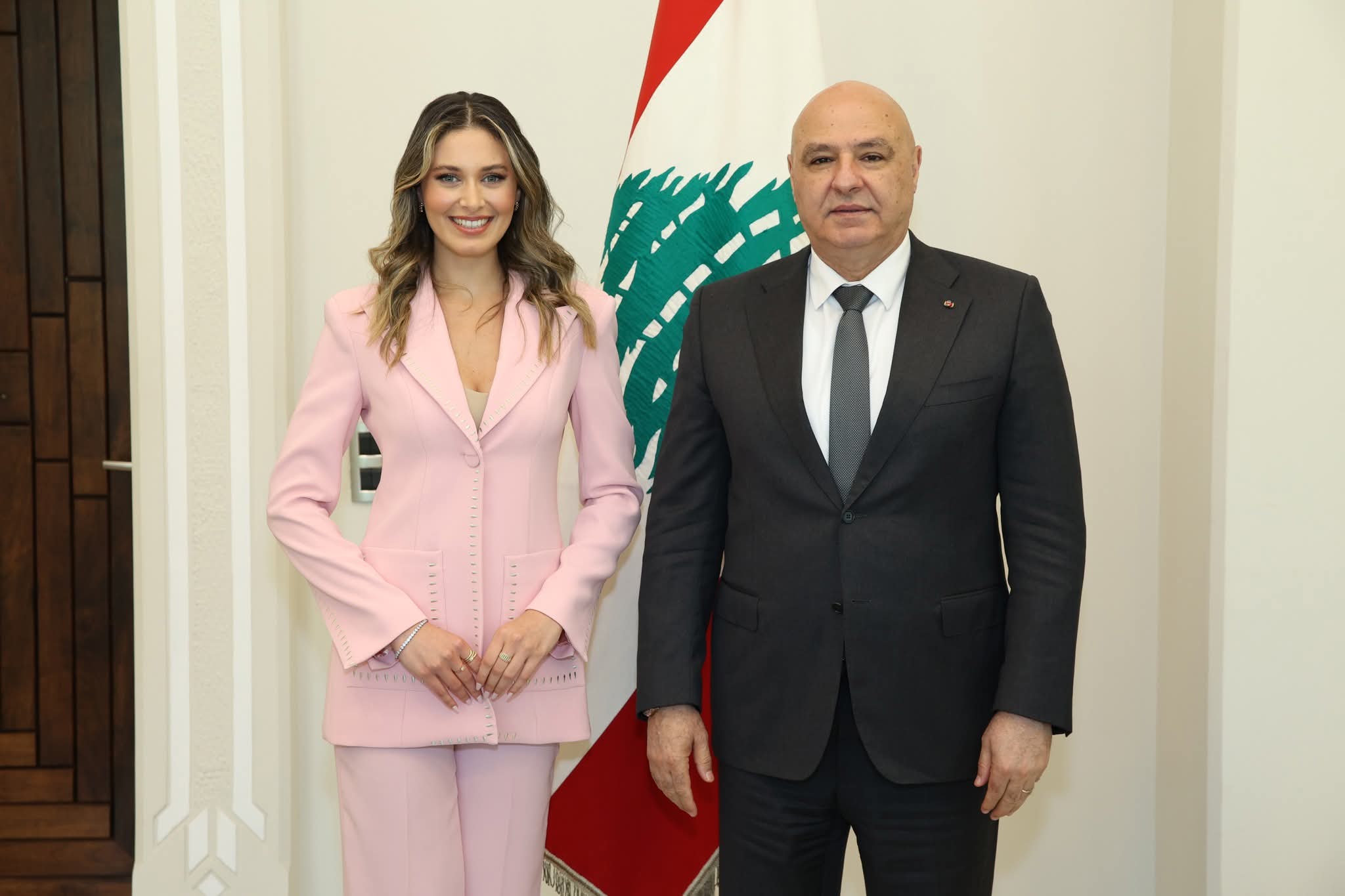 رئيس الجمهورية اللبنانية يستقبل ملكة جمال لبنان