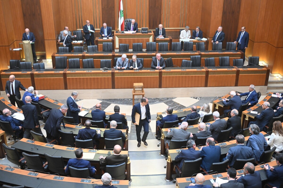 مجلس النواب اللبناني وافق على احالت 3 وزراء اتصالات للتحقيق