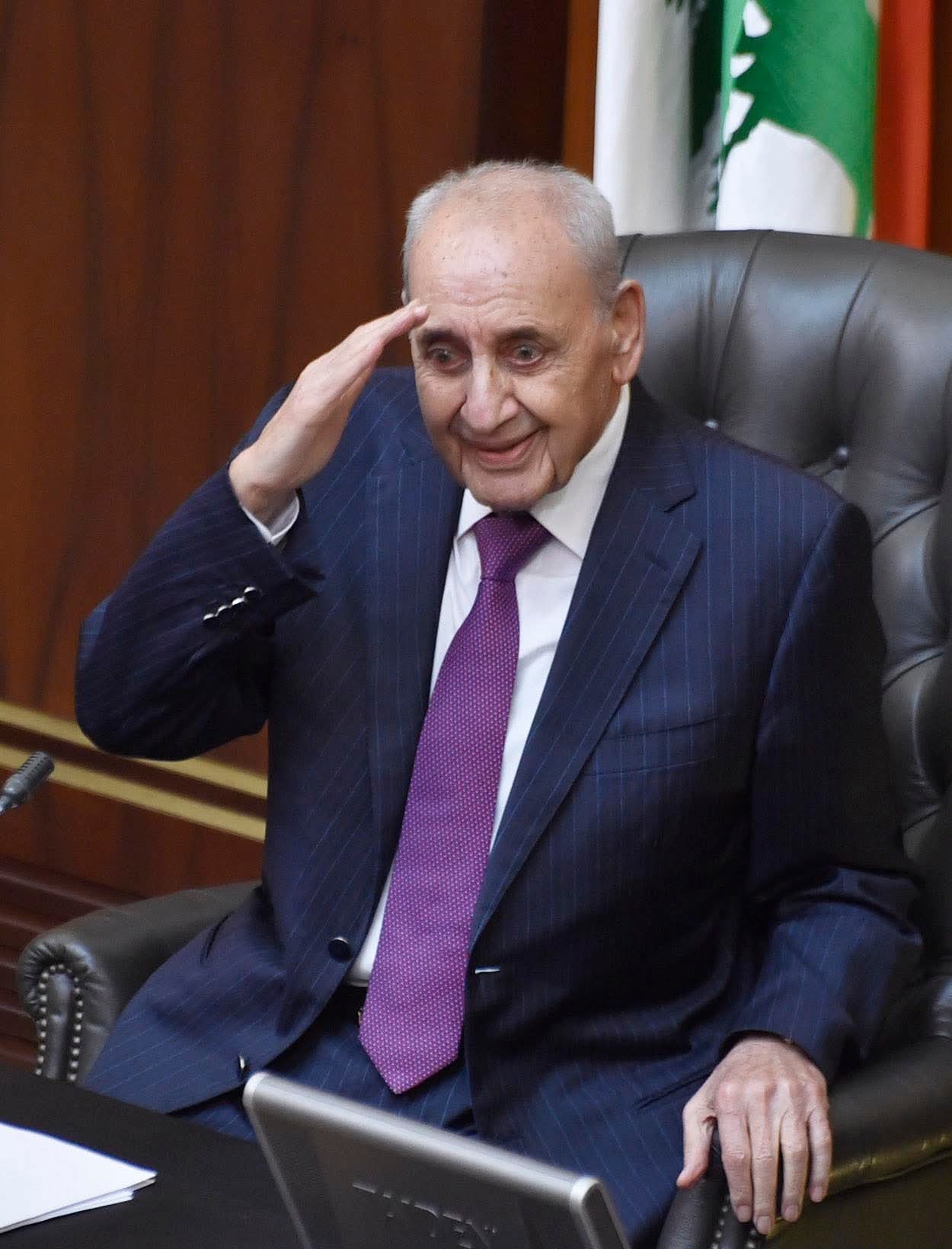 الرئيس نبيه بري مهنئاً الطلاب المتميزين